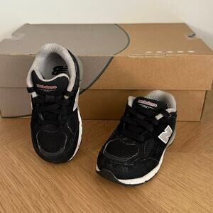 New Balance 990 Black/White Toddler Sneakers- SZ 6 C